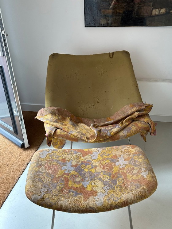 Image 1 of Artifort Pierre Paulin F156 Oyster armchair & stool