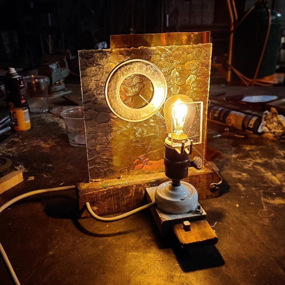 Image 1 of Lampada di upcycling - zoccolo in porcellana e legno antico