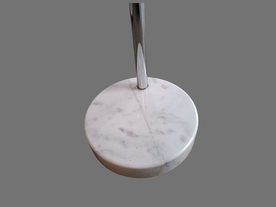 Lampada ad arco cromata con base in marmo bianco, Stile Space Age, Lampade da terra, Metallo, Modern (foto 5 di 5)