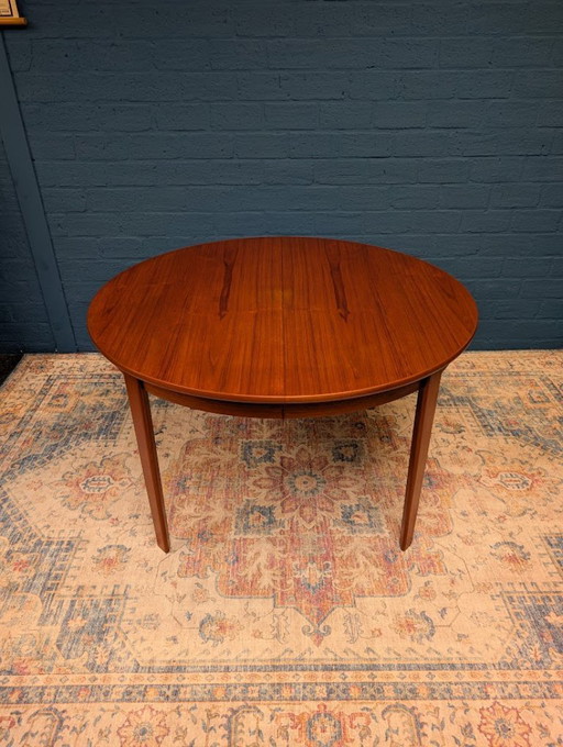 Mesa de comedor redonda vintage, fabricada por Dyrlund, década de 1970