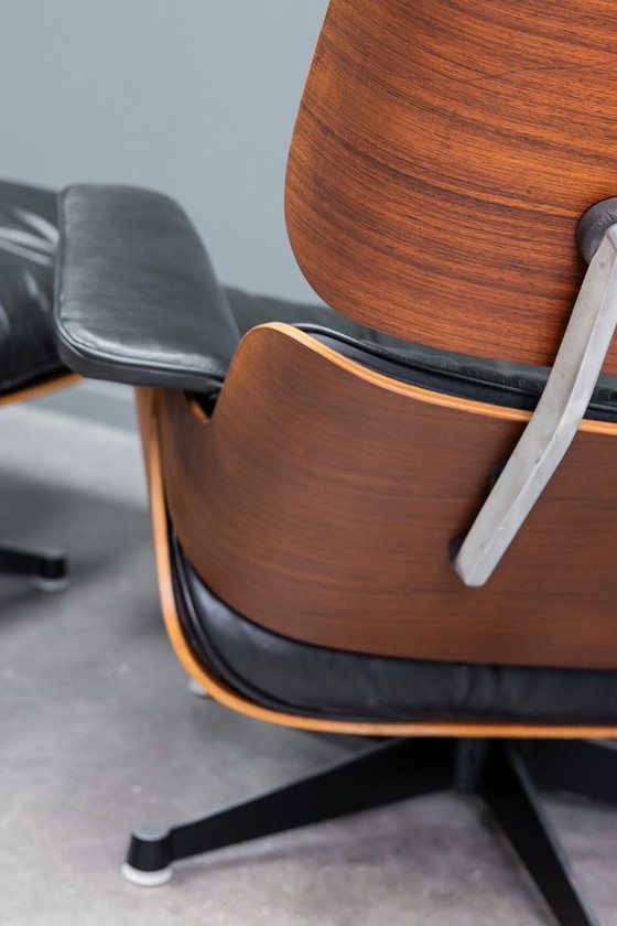Image 1 of Fauteuil lounge Eames et repose-pieds