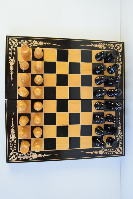 Image 1 of Jeu d'échecs en bois vintage dans une boîte en bois fabriqué en Tchécoslovaquie