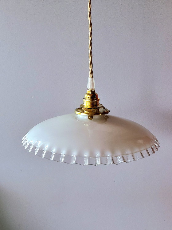 Image 1 of Lampada a sospensione in vetro opalino plissettato