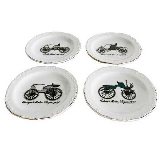 Image 1 of Set vintage di piattini e sottobicchieri in porcellana con decorazioni di auto d'epoca, anni '60.