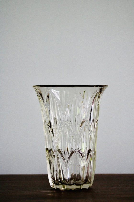 Image 1 of Vase en verre pressé – motif feuillage