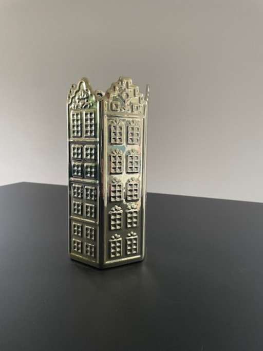 Goldfarbene Keramikvase – Amsterdamer Grachtenhäuser
