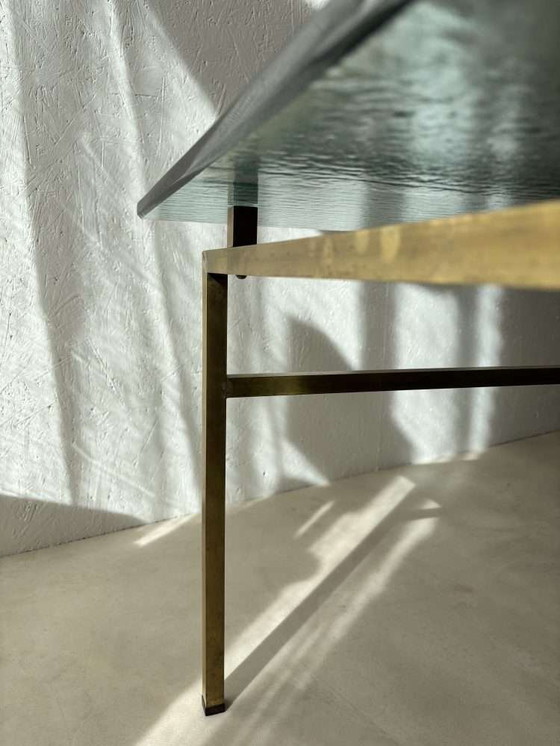 Image 1 of Table basse suédoise en laiton avec plateau en verre marbré, années 1960