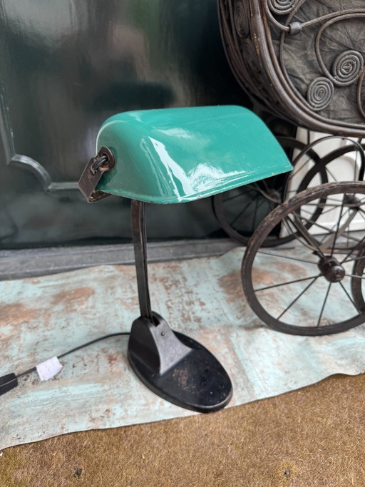 Lámpara de notario estilo Art Déco Victoria de los años 30. Esmalte verde.