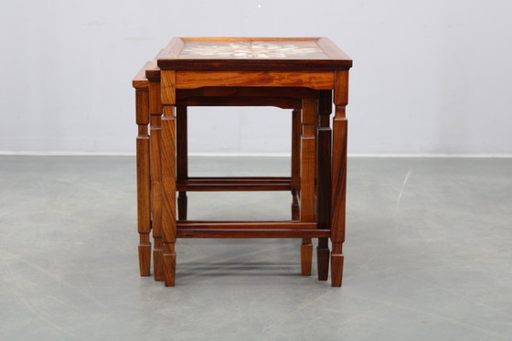 Image 1 of Mesas nido danesas de mediados de siglo, década de 1960, con tableros de azulejos