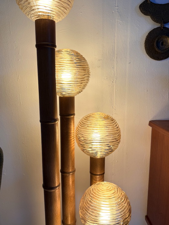 Image 1 of Brutalistische vloerlamp, bamboe & glas ‘80