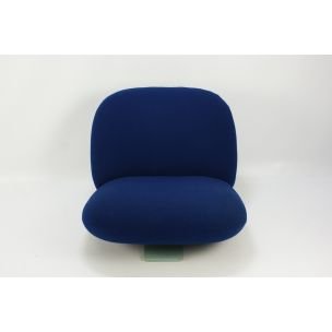 Image 1 of Vintage 200 Lounge Chair for Artifort in blue fabric and wood 1980