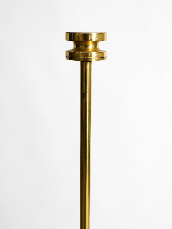 Image 1 of Einzigartige große Messing-Tischlampe aus den 1960er Jahren von den Vereinigten Werkstätten mit beleuchtetem Sockel