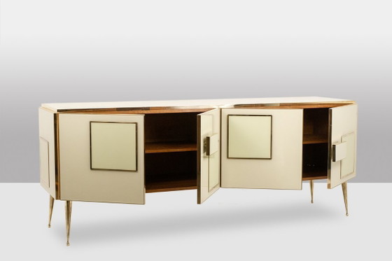 Image 1 of Credenza in vetro opalino color crema e bronzo dorato. Stile contemporaneo.