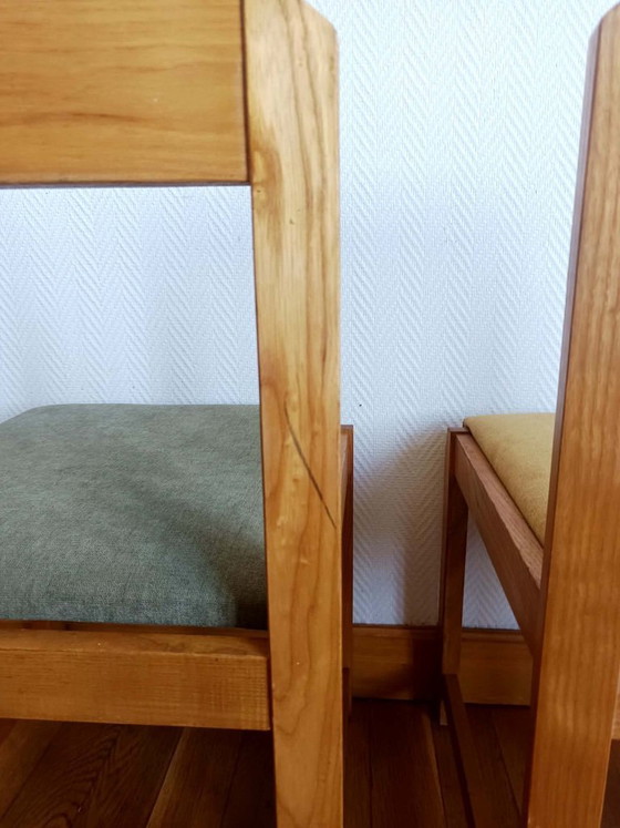 Image 1 of 6 stoelen in Scandinavische stijl, gemaakt van iepenhout en stof.