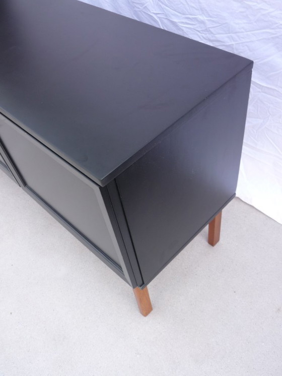 Image 1 of Aparador negro con 3 puertas y 3 cajones.