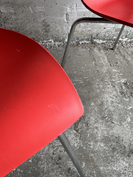 Image 1 of Paire de chaises "Maui" rouges Chaises par Vico Magistretti pour Kartell - Italian Design