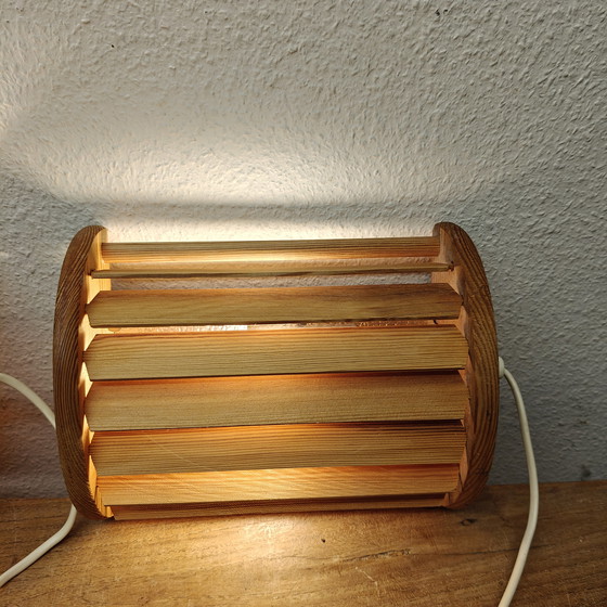 Image 1 of Prachtige vintage IKEA wandlampen – set van 2 | Verstelbare houten lamellen | Warm lichteffect