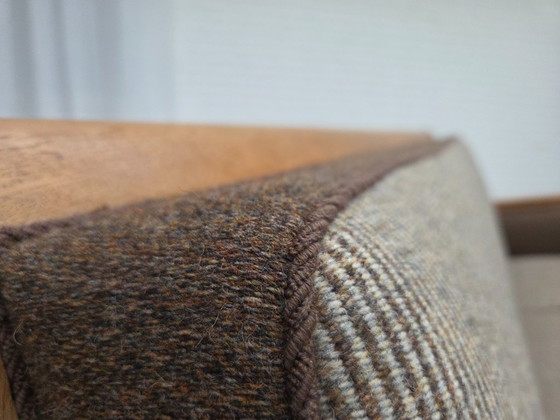 Image 1 of 1950er Jahre, dänisches 3-Sitzer-Sofa, Möbelwolle, massives geschnitztes Eichenholz.