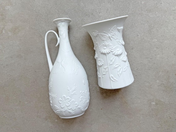 2x Vintage White Biscuit Porcelain AK Kaiser Vases - M. Frey (photo 8 of 8)