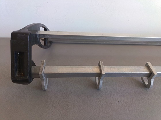 Appendiabiti e porta cappelli da parete in stile Bauhaus di metà secolo – Art Deco, Aluminium (photo 18 of 24)
