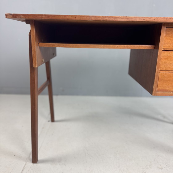 Image 1 of Vintage Deens ontwerp teak bureau