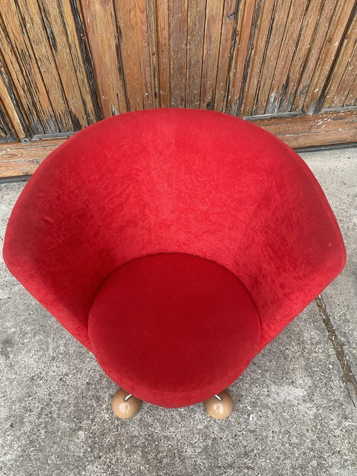 Fauteuil rouge Mid-Century avec pieds spéciaux, années 1950