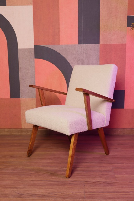 Image 1 of Poltrona vintage beige bouclé in legno di noce 1960