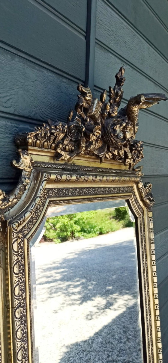 Image 1 of Grand miroir ancien à cadre doré et couronne