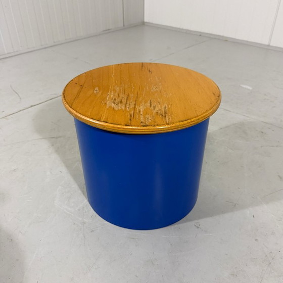 Image 1 of Tables d'appoint et tabourets colorés des années 1980