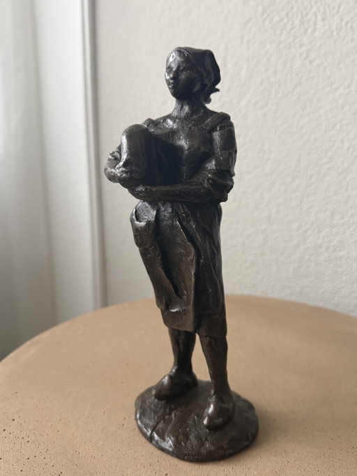 Scultura originale in bronzo massiccio "La moglie del contadino del formaggio" Ineke van Dijk