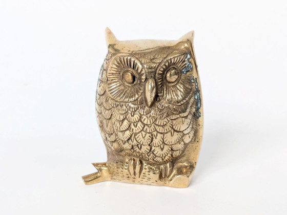 Image 1 of Statuetta vintage di gufo in ottone massiccio di metà secolo su ramo, decorazione in ottone dettagliata