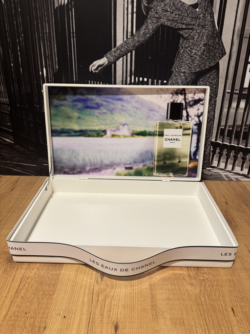 Estuche de presentación de Chanel Waters