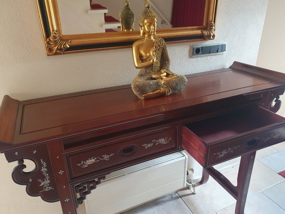 Image 1 of Exclusieve Thaise Altaartafel (142cm) – Handgemaakt met Veelkleurig Parelmoer
