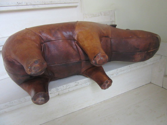 Image 1 of Vintage leren neushoorn, verkocht zoals hij is.