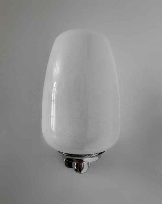 Image 1 of Applique cromate e opaline degli anni '70