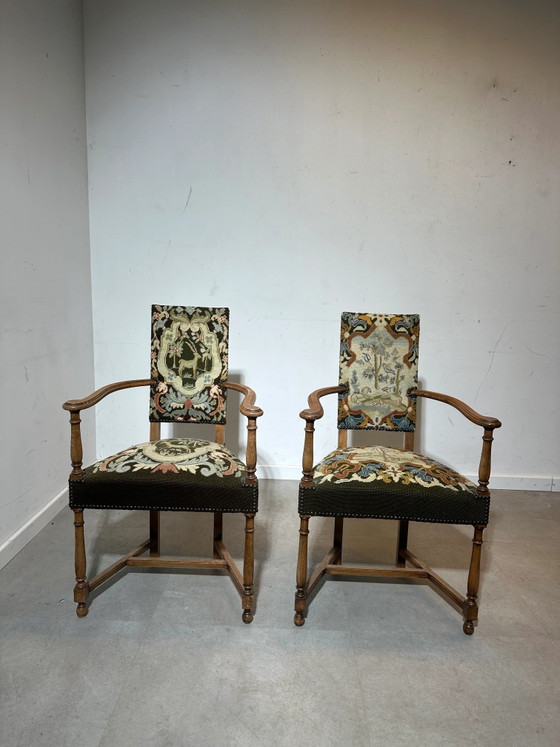 Sillones antiguos con tapicería de tapiz. (photo 5 of 5)