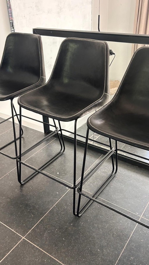 5 piece bar stool sol y luna good as new.