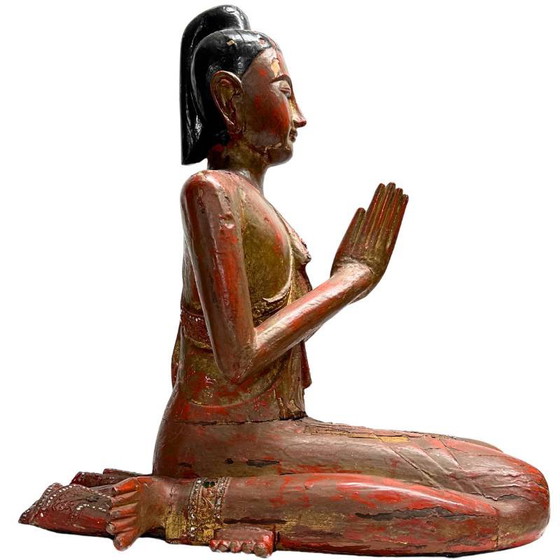 Burmese wooden temple statue of a monk with lacquer and gold leaf – Sculpture, Glass (photo 4 of 19)