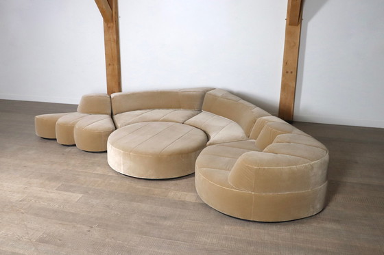 Image 1 of Roche Bobois "Paysage" Sofalandschaft aus beigem Samt von Hans Hopfer, 1974