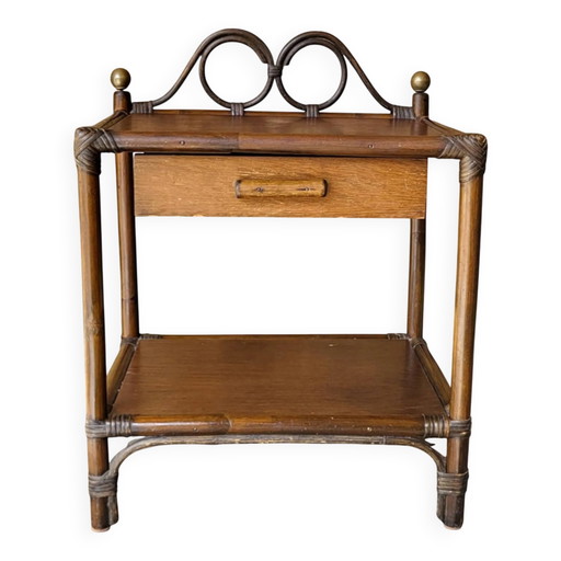 Mesita de noche / mesa auxiliar de ratán de los años 70
