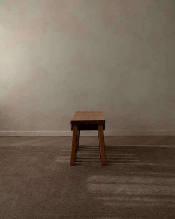 Image 1 of Vintage brutalistische massief eikenhouten bijzettafels (set van 3) – Nederlands, jaren 70