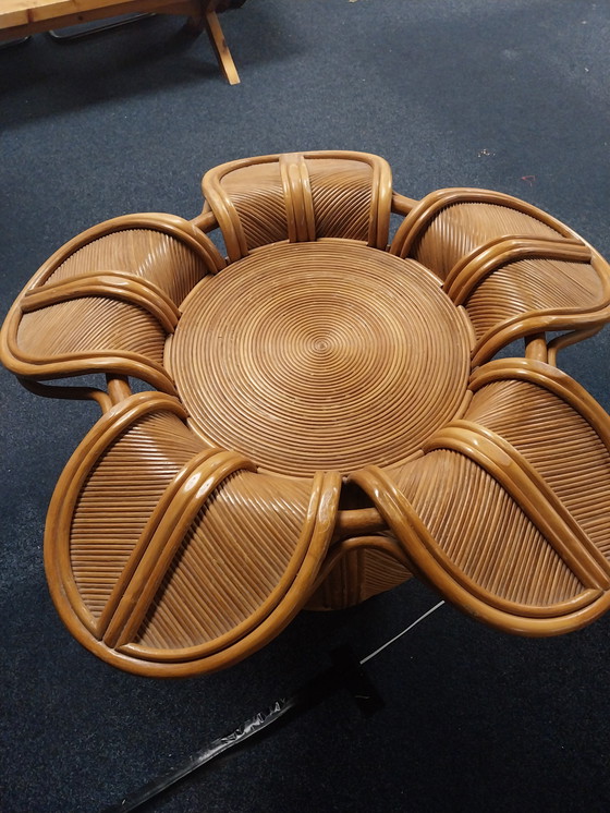 Image 1 of 1 x 1970's Italiaanse pencil reed / rotan eettafel met glazen blad 120cm  