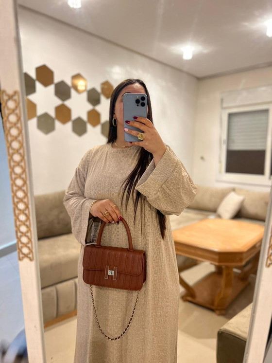 Image 1 of Robe Longue Artisanale en Maille Travaillée – Coupe Élégante & Confort