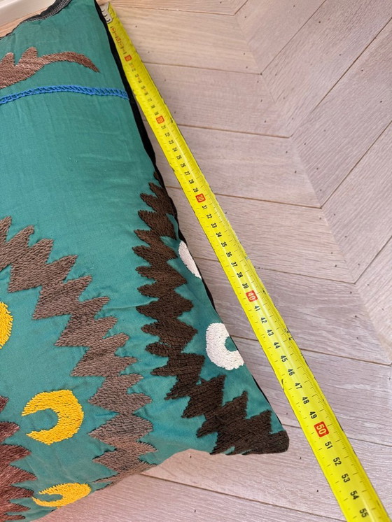 Image 1 of Coussin décoratif brodé vert style bohème Day Birger & Mikkelsen