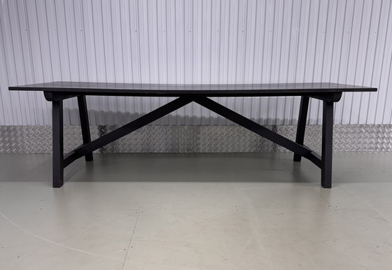 Image 1 of VAN ROSSUM Massivholztisch aus schwarz geölter Eiche, 260 x 100 cm, minimalistisch und langlebig