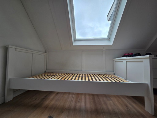 Stijlvol wit bed inclusief lattenbodem 90x 200 cm