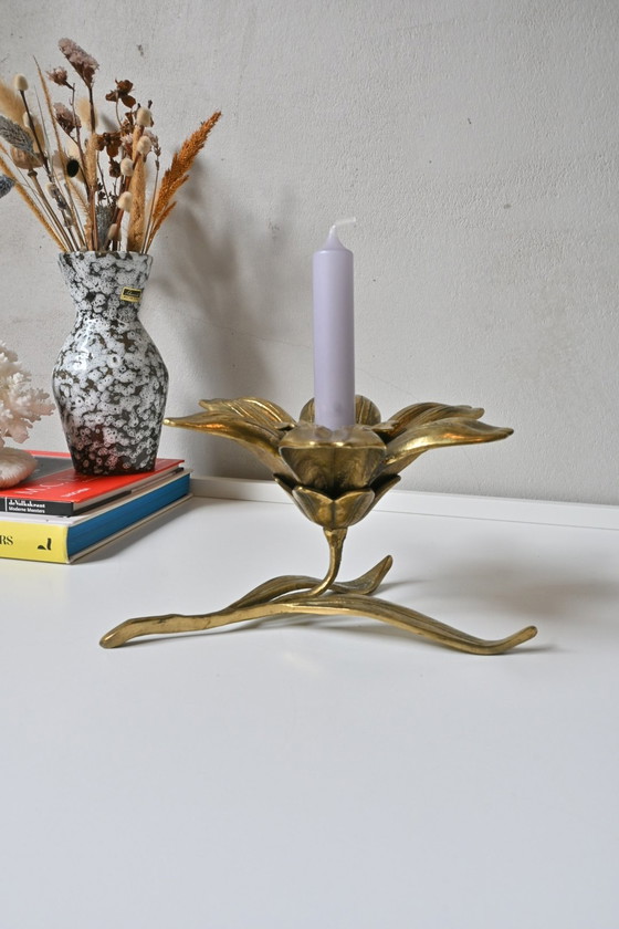 Image 1 of Grande candeliere a fiore in ottone