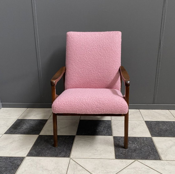 Roze Fauteuil van Jiri Jiroutek jaren 60 opnieuw bekleed in Bouclé Roze – Textile, Wood, Vintage (photo 4 of 14)