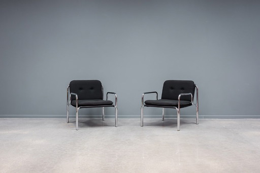 Set lounge chairs