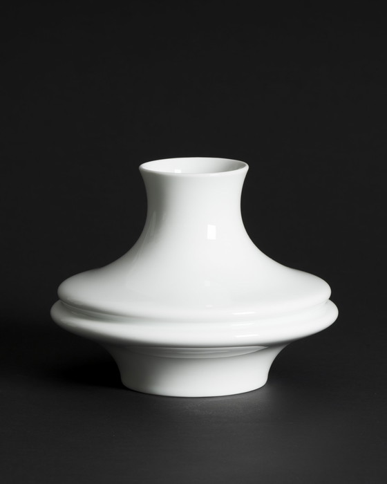 Image 1 of Werner Uhl ROSENTHAL Vase en porcelaine Duo UFO Noir mat & Blanc brillant